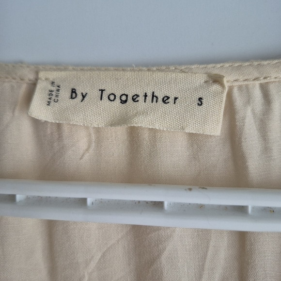 Elegant Cream Blush Boho Women's Top - Picture 6 of 9